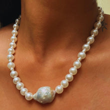 Load image into Gallery viewer, Shell Baroque Necklace
